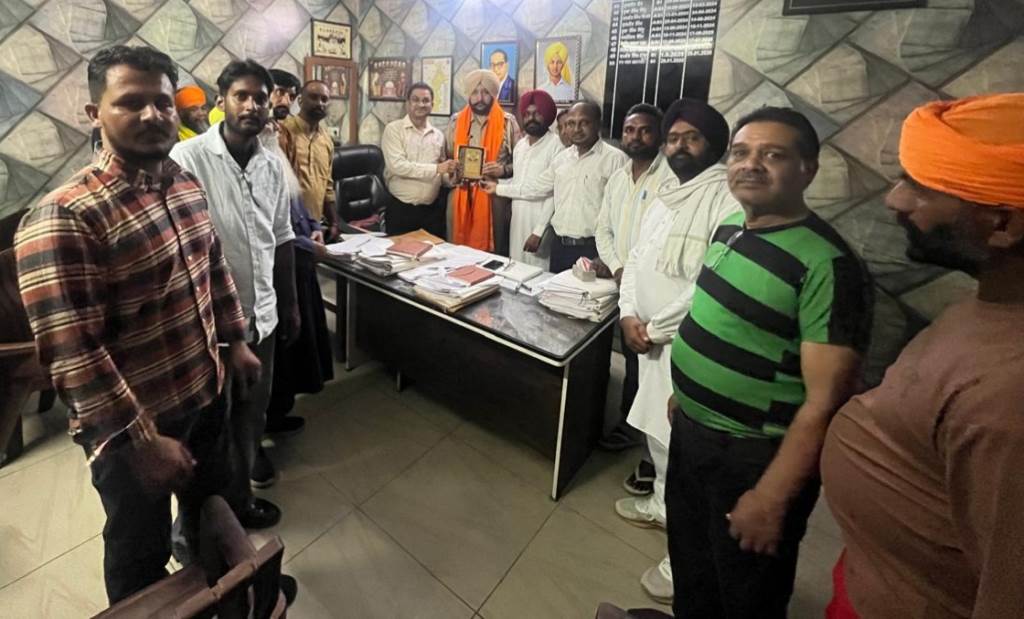Team Human Service Society honours Balbera Chowki Incharge Ramkaran